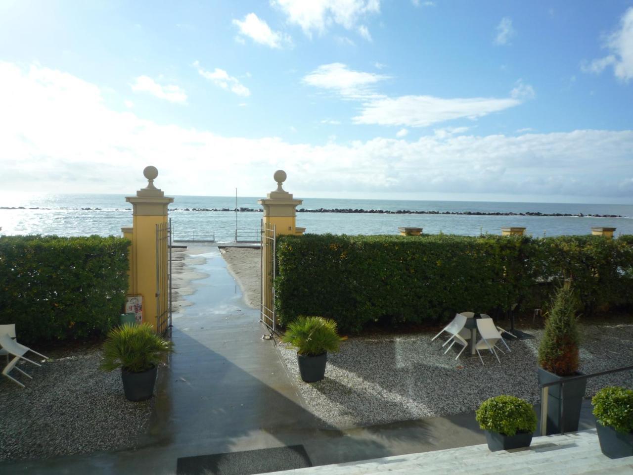 Casa F.A.C.I Hotel Marina di Massa Exterior foto